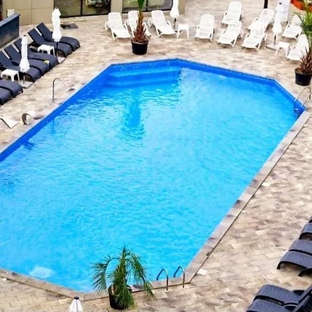 Pool & Mamaia Nord Alezzi *
