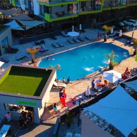 Pool & Mamaia Nord Alezzi Apartament Năvodari