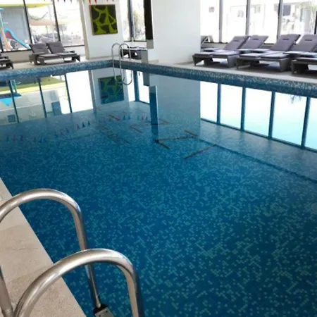 Pool & Mamaia Nord Alezzi Năvodari