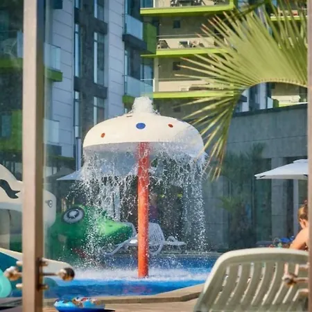 Pool & Mamaia Nord Alezzi Apartment