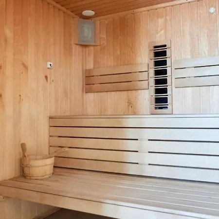 Pool & Mamaia Nord Alezzi Apartment *