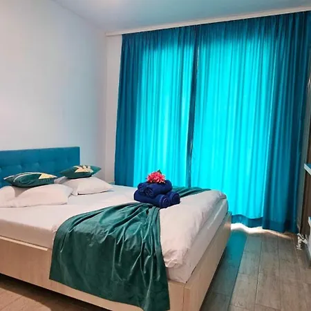Pool & Mamaia Nord Alezzi Apartament